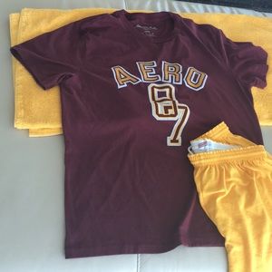 Unisex gym set: Aèropostale Tshirt & Soffee shorts